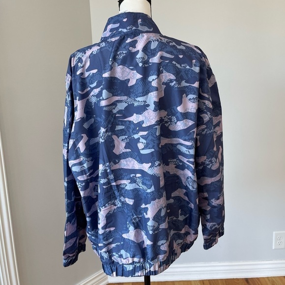 Reebok Women's Essential camo printed quarter zip windbreaker in a size XXL NWT - Picture 10 of 16